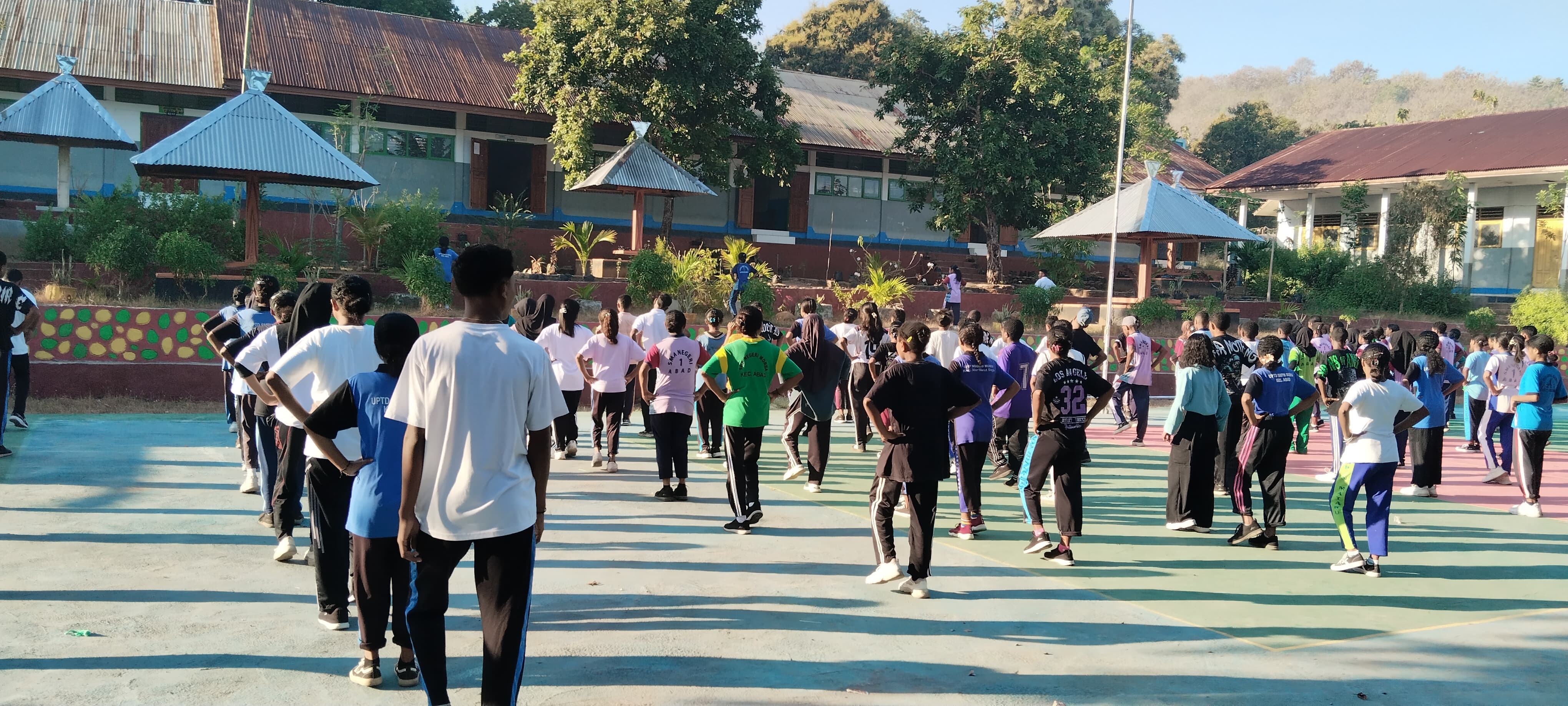 Senam Anak Indonesia Hebat SMA Negeri 1 Alor Barat Daya